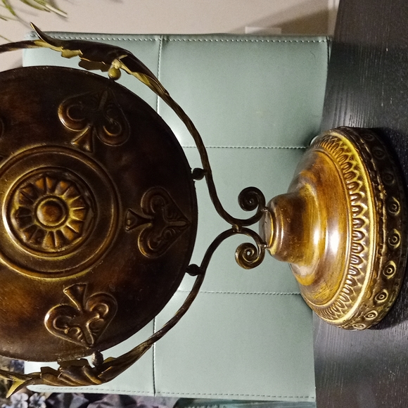 NEW 2x 16" Gorgeous Metal Stand Out Vases with many Details!! - Picture 7 of 8